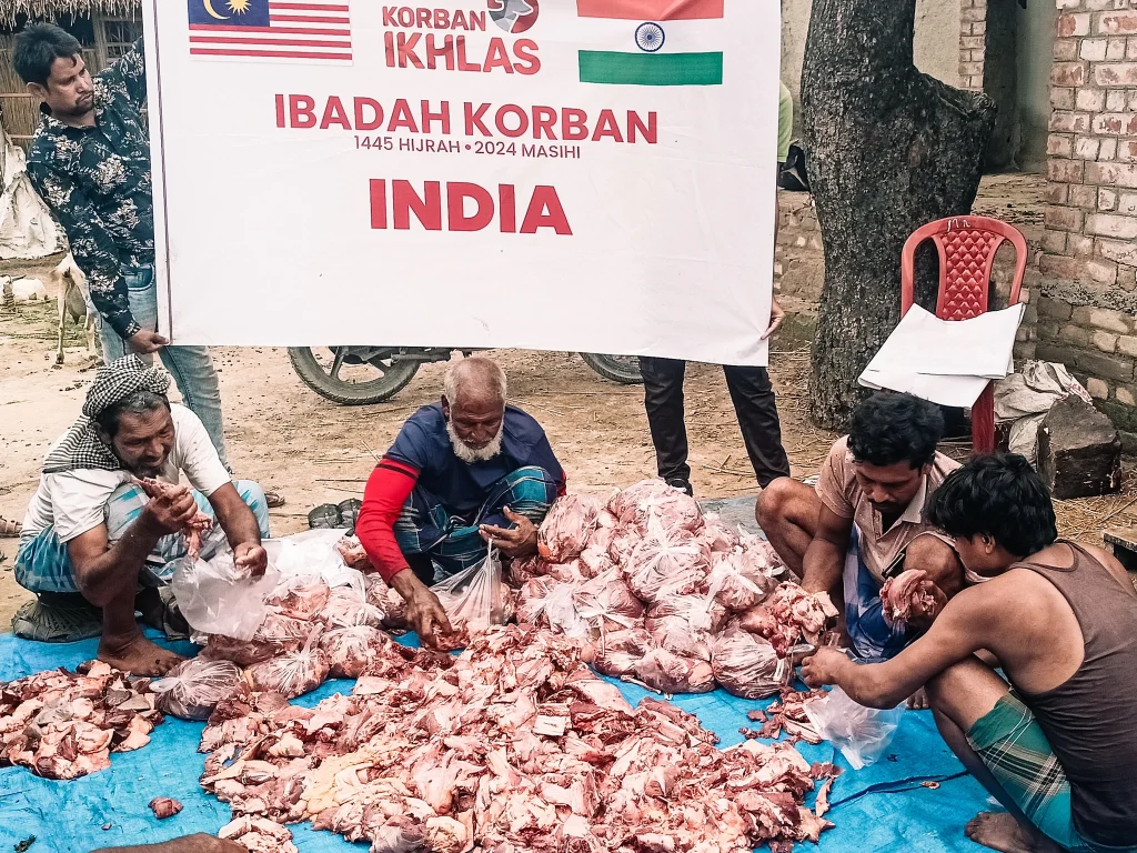 Umat Islam melaksanakan ibadah korban sempena Aidiladha